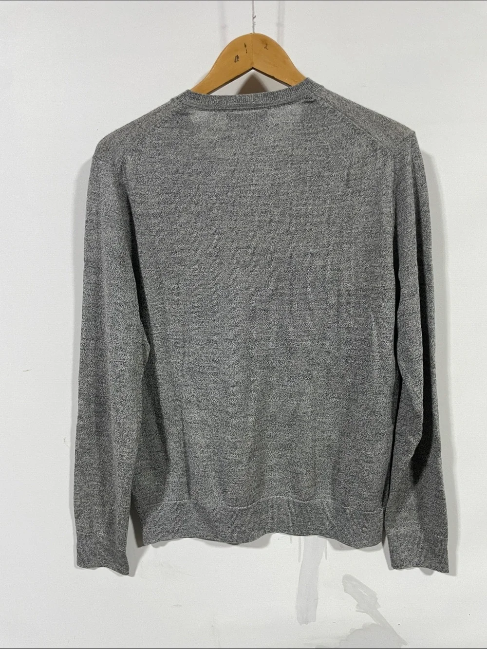 Banana Republic 100% merino wool Men's V-Neck Sweater - Heather Gray